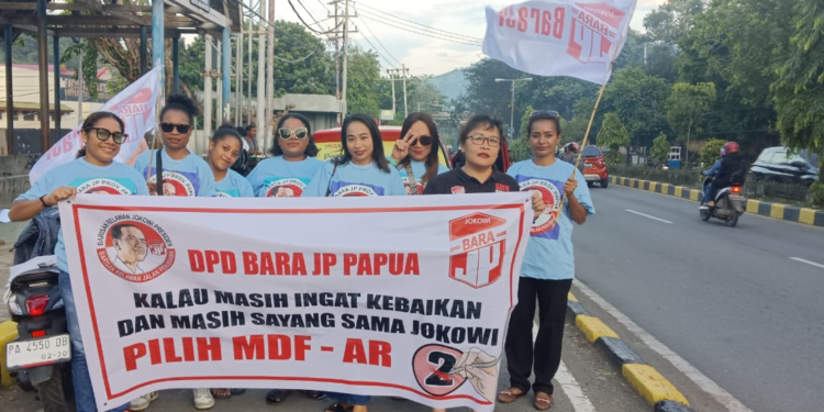 Dukung MDF-AR, Relawan Bara JP Papua Bersedekah Bagi-bagi Takjil kepada Masyarakat