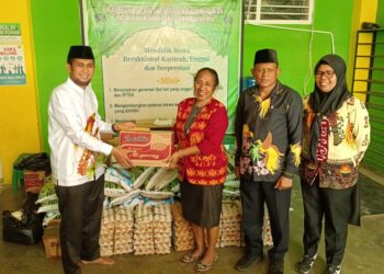 Safari Ramadhan, Sekretariat DPR Papua Berbagi Kasih Kunjungi Sejumlah Pesantren