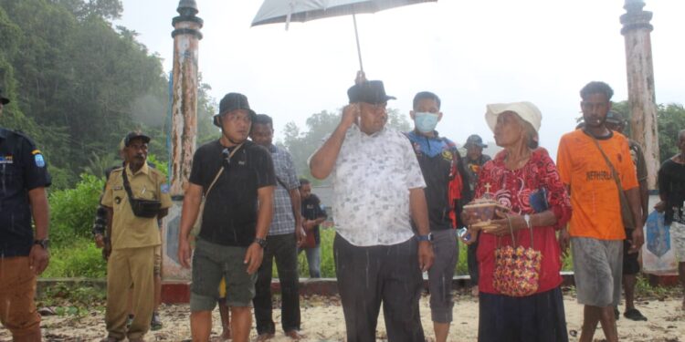 100 Hari Kerja, Bupati Kunjungi Situs Sejarah Maudori dan Kyamdori