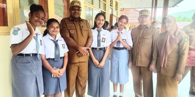 Pemda Supiori Siap Terapkan Pendidikan Gratis Tahun 2026