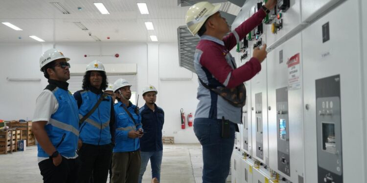 Pastikan Keandalan Infrastruktur Listrik Papua Barat, General Manager PLN UIP MPA Tinjau Langsung Pembebanan GI 150/20 kV – 60 MVA Manokwari 