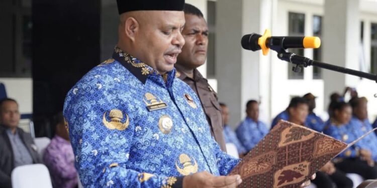 Bupati Supiori Heronimus Mansoben Pimpin Upacara Hardiknas 2025