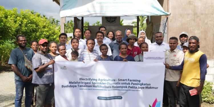 PLN UIP MPA Hadirkan Irigasi Sprinkler Otomatis untuk Peningkatan Budidaya Hortikultura Kampung Waibron