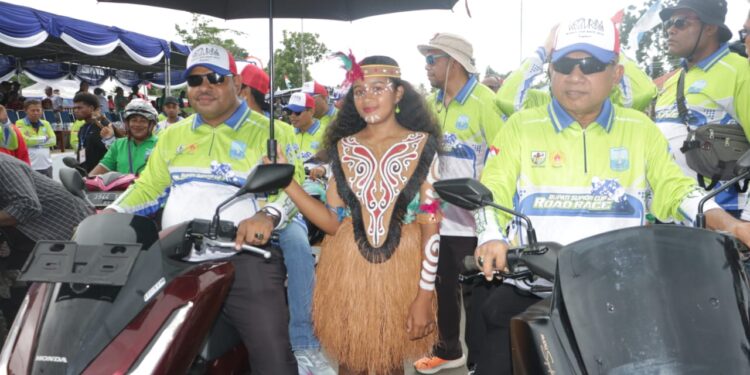 Bupati Supiori Heronimus Mansoben Membuka Kejurda Road Race Bupati Cup 2025