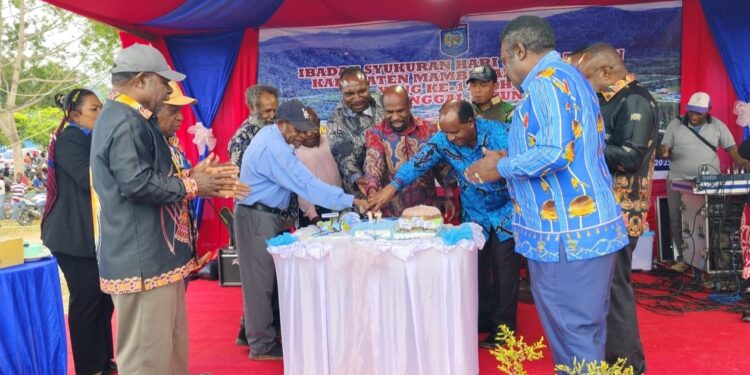 Ibadah Syukur Peringati HUT ke-17 Kabupaten Mamteng