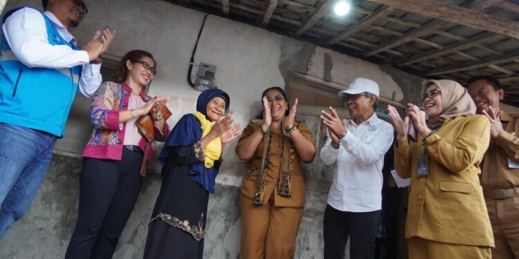 Light Up The Dream, Program Donasi Pegawai PLN Nyalakan 33 Ribu Lebih Sambungan Listrik Gratis Bagi Keluarga Kurang Mampu