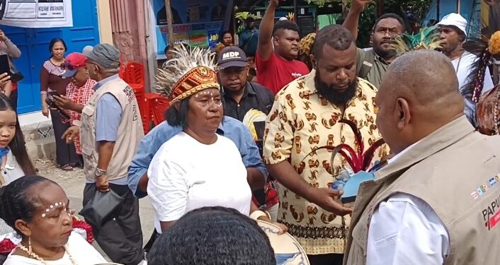 Michael Awom : “Heram Kita Kepung, Siap Mati Dilapangan Untuk Kemenangan Mari Yo Gubernur dan Wakil Gubernur Papua