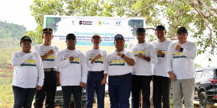 PLN UIP MPA Wujudkan Komitmen Lingkungan Melalui Penanaman Pohon di Kabupaten Jayapura