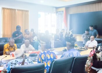 Sikapi Kasus Pembakaran Mahkota Burung Cenderawasih, Forum Masyarakat Adat Tabi Saireri Bersama MRP Resmi Serahkan Pernyataan Sikap Kepada Pemerintah Provinsi Papua