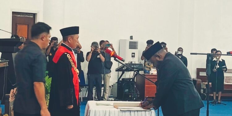 Menunggu Satu Tahun Akhirnya Ketua dan Wakil Ketua I DPRK Yahukimo Dilantik