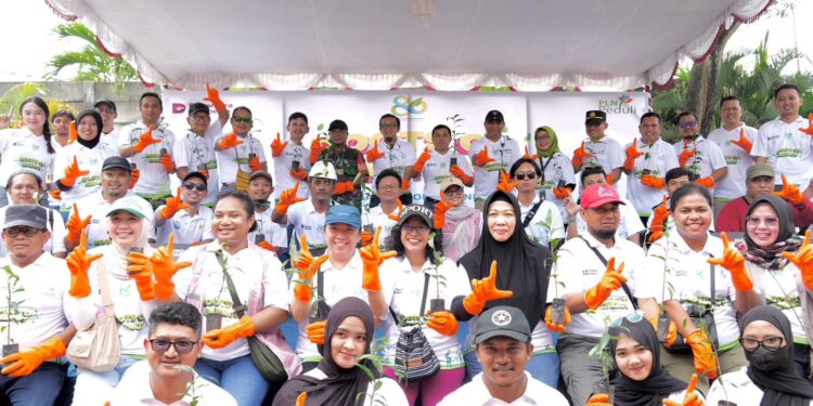 PLN Tanam 2.500 Pohon di Jayapura, Perkuat Komitmen Terhadap Energi Hijau dan Keberlanjutan