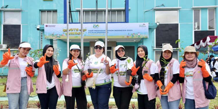 Srikandi PLN Warnai Hari Menanam Pohon Indonesia 2025 dengan Aksi Nyata di Holtekamp
