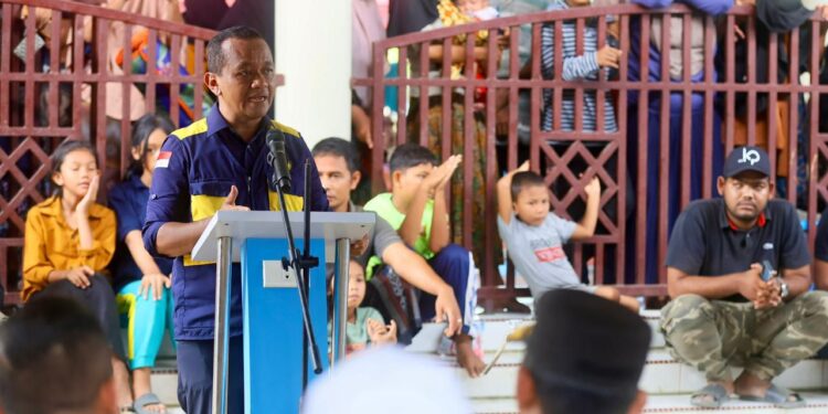 Menteri ESDM Tinjau Posko Bencana di Aceh, Pastikan Bantuan dan Dukungan PLN Berjalan Optimal