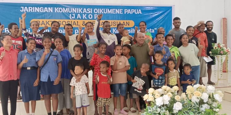 Jelang Natal, JAKOP Gelar Bakti Sosial dan Kemanusiaan Berbagi Kasih kepada Para Penjaga Kebersihan Kota Jayapura