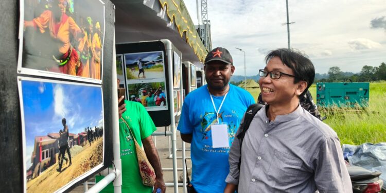 Redaktur Senior Tempo Sunudyantoro Mendorong Jurnalis di Papua untuk Memproduksi Karya Jurnalistik Investigatif