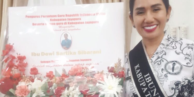 Bunda Guru Jayapura Resmi Dilantik, Dewi Sartika Sibarani Dorong Mutu Pendidikan Guru Kabupaten Jayapura