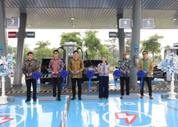 PLN, MEBI, dan HUAWEI Resmikan SPKLU Signature dengan Ultra-Fast Charging dan Split Charging Pertama di Indonesia