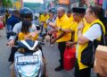 Cahaya Kasih di Bulan Ramadhan, Matius Fakhiri Turun Langsung Berbagi Takjil pada Sesama