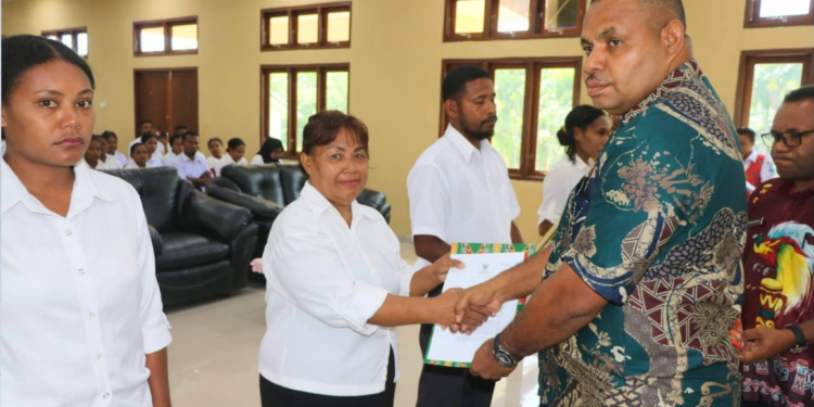 Bupati Supiori Lantik Tenaga Non-ASN : Akselerasi SDM Unggul Berbasis Integritas