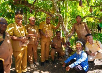Gubernur Papua Matius Fakhiri Janjikan Dukungan Besar untuk Petani Kakao Yapen