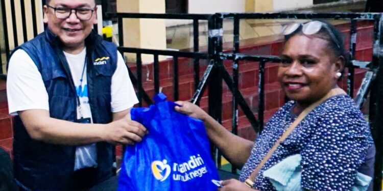 Semangat Hari Kebangkitan Nasional, Bank Mandiri Salurkan 2.800 Paket Sembako di Jayapura Papua