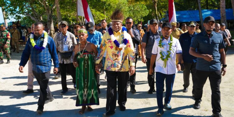 Kunker Gubernur Papua Matius Fakhiri di Pulau Numfor, Fokus Bangun Konektivitas agar Hasil Nelayan dan Petani Tembus Pasar