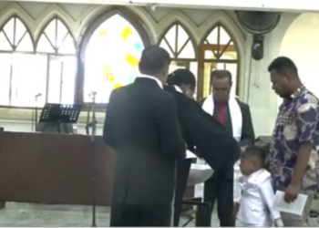 Pdt.Ester H.A.Wanda,M.Th Membaptis Tiga Bersaudara :  Bastian Yohanes Ramandey, Johan Pablo Ghaviria Aibini Ramandey dan Lionel Imanuel Tribarata A. Ramandey