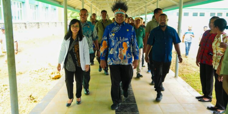 Kunker Gubernur Papua di Supiori : Tinjau Pembangunan SPPG, Dorong Masyarakat Lokal Dilibatkan Memanfaatan Hasil Kebun dan Tangkapan Ikan