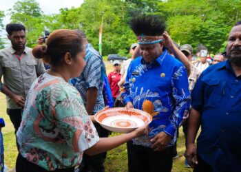 Kunker Gubernur Papua Matius Fakhiri di Supiori : Tegaskan Kampung Nelayan Solusi Tingkatkan Perekonomian Masyarakat