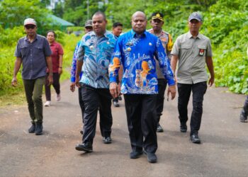 Kunker Gubernur Fakhiri di Supiori : Ambil Langkah Cepat Tangani Longsor dan Abrasi di Supiori