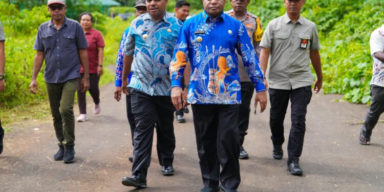 Kunker Gubernur Fakhiri di Supiori : Ambil Langkah Cepat Tangani Longsor dan Abrasi di Supiori