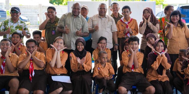 Kunker Gubernur Papua MDF di Biak : Tinjau SLB dan Siap Beri Perhatian Bagi Anak Berkebutuhan khusus