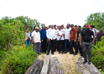 Kunker Gubernur Fakhiri di Serui, Fokus Prioritaskan Pembangunan Jalur Barat dan Bandara untuk Perkuat Ekonomi dan Layanan Kesehatan