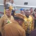 Pagi Ini Gubernur MDF dan Rombongan Tiba Waropen Disambut Bupati FX Mote dan Masyarakat