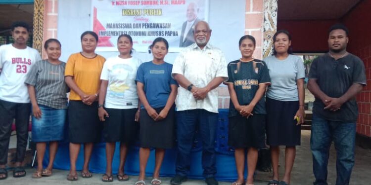 Musa Sombuk Anggota DPR Papua Kelompok Khusus Gelar Diskusi Publik Bersama Mahasiswa Asrama Biak di Jayapura