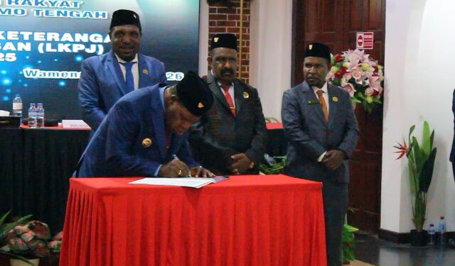 DPRK Mamteng Terima LKPJ Bupati Tahun 2025