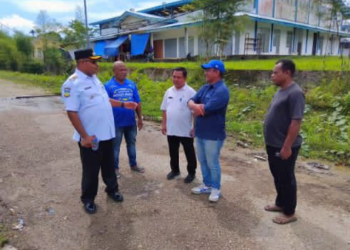 Bupati Supiori Tinjau Pembangunan Sirkuit Bersama Pengurus IMI Papua dan IMI Supiori