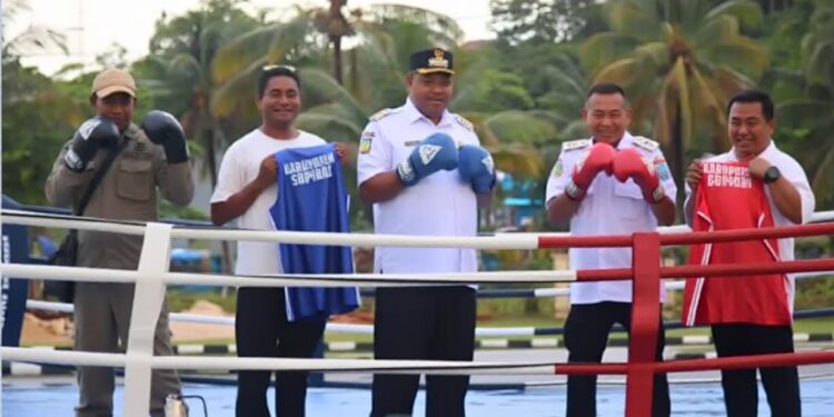 Pemkab Supiori Siap Gelar Turnamen Tinju HUT RI ke-80, Fasilitas Resmi Diserahkan