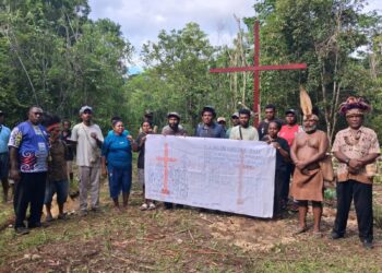 Tancap SALIB MERAH di Warbon Biak, Simbol Larangan Keras, Tolak  Pembangunan Bandar Antariksa