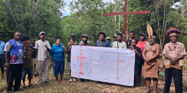 Tancap SALIB MERAH di Warbon Biak, Simbol Larangan Keras, Tolak  Pembangunan Bandar Antariksa