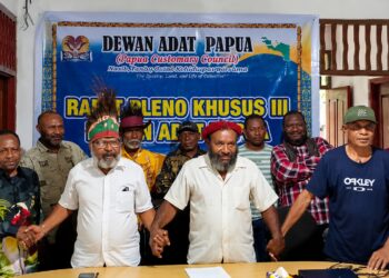 MORATORIUM : Dewan Adat Papua Menyerukan Penaman Salib Merah dan Ritual Adat Sebagai Larangan Proyek Strategis Nasional di Tanah Papua