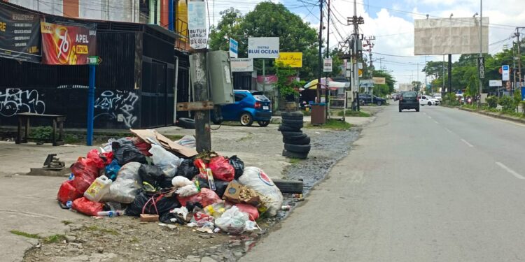 Sentani Darurat Sampah : Wajah Kota Terlihat Kotor dan Berantakan di Sepanjang Jalan Protokol