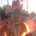 Apen Bayeren, Tradisi Jalan di Atas Bara Api, Jadi Ikon Festival Biak Munara Wampasi 2026