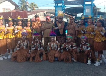 Kadispora Biak Numfor Apresiasi Partisipasi Sekolah Sukseskan Parade Yospan dalam Ivent Festival Biak Munara Wampasi 2026