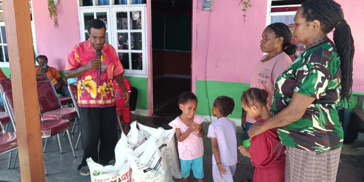 Tomy Kogoya Salurkan Bantuan Pertanian dan Sembako bagi Warga Lapago di Biak Menyambut Hari Tani Nasional 2026