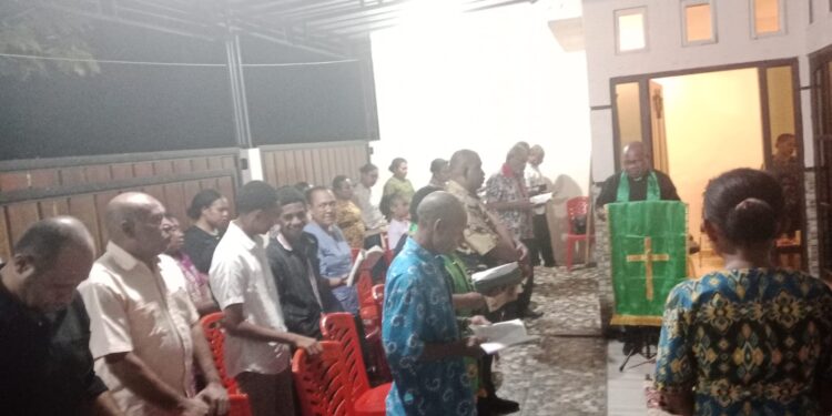 Ibadah Kontekstual Suku Biak ,GKI Petrus Waena Berlangsung di Keluarga Worabay Rumbekwan