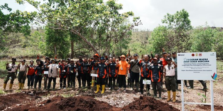 150 Pohon Ditanam di Waena, PLN dan Warga Bergerak Lawan Risiko Karhutla