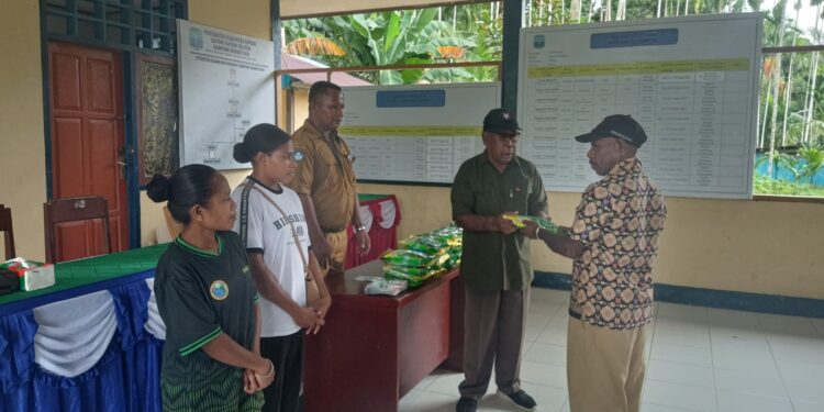 Bantuan Bibit Sayur Dorong Ketahanan Pangan Warga Warbefondi