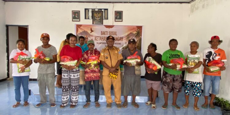 Semuel Sroyer Dorong Kedaulatan Pangan Biak, Salurkan Bibit dan Sembako bagi Warga Inggiri