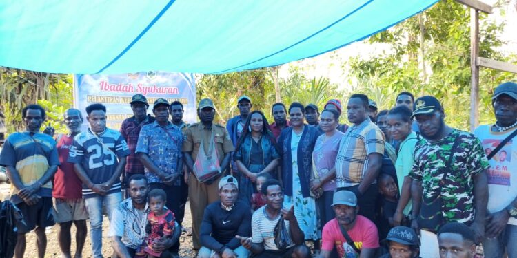 Kadinkes Yahukimo Ajak Masyarakat Seradala Dukung Kepala Puskesmas yang Baru